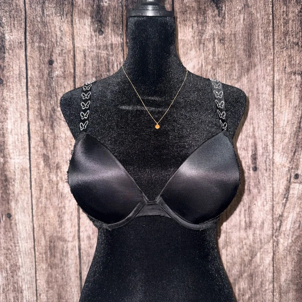 Victoria’s Secret push-up bra🖤